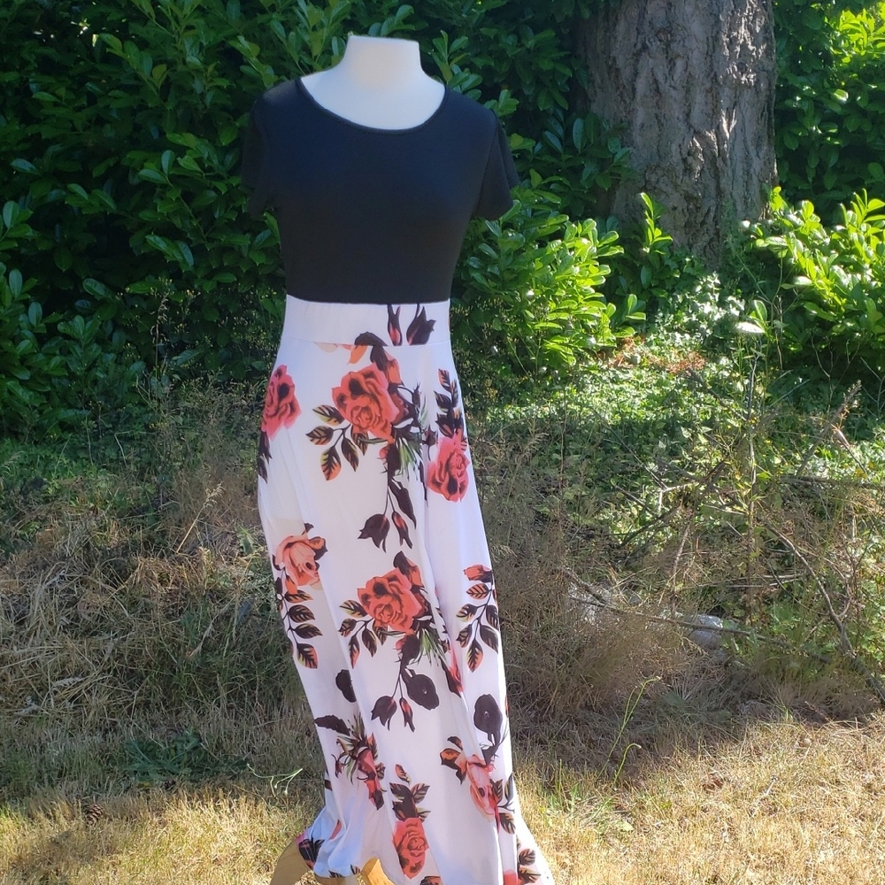 Floral Maxi Dress with Black Top. Size Large Soft Comfortable Flowy NWOT